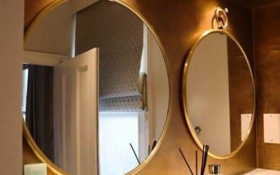 Cement-based decorative system with expressive metallic visual effects. Suitable for accent surfaces where dynamism, contrast, and contemporary style are desired.